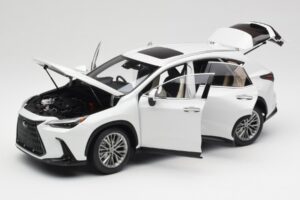 Lexus NX450h+ AZ20 Bianco Kyosho 1:18 08968Q Resina — immagine 2 di 8