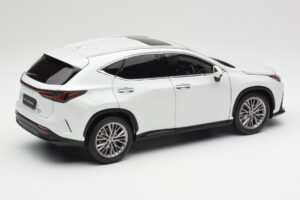 Lexus NX450h+ AZ20 Bianco Kyosho 1:18 08968Q Resina — immagine 3 di 8
