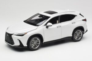 Lexus NX450h+ AZ20 Bianco Kyosho 1:18 08968Q Resina