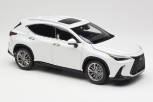 Lexus NX450h+ AZ20 Bianco Kyosho 1:18 08968Q Resina — immagine 6 di 8