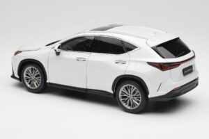 Lexus NX450h+ AZ20 Bianco Kyosho 1:18 08968Q Resina — immagine 7 di 8