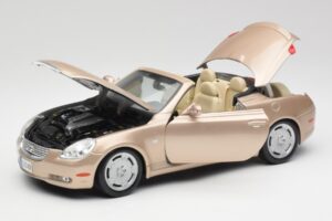 Lexus SC430 Beige Maisto 1:18 31629 Pressofusione — immagine 2 di 8