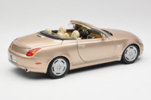 Lexus SC430 Beige Maisto 1:18 31629 Pressofusione — immagine 3 di 8