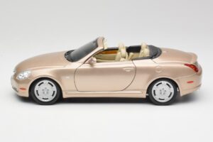 Lexus SC430 Beige Maisto 1:18 31629 Pressofusione — immagine 4 di 8