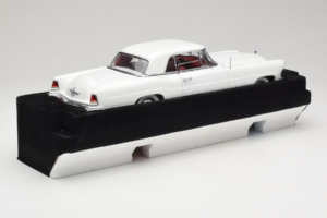 Lincoln Continental Mark II Bianco Road Signature 1:18 20078-P1 Pressofusione — immagine 2 di 6