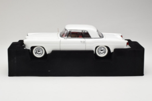 Lincoln Continental Mark II Bianco Road Signature 1:18 20078-P1 Pressofusione — immagine 3 di 6