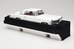 Lincoln Continental Mark II Bianco Road Signature 1:18 20078-P1 Pressofusione — immagine 4 di 6
