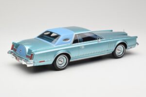Lincoln Continental Mark V Blue Metallic MCG 1:18 MCG18369 Pressofusione — immagine 2 di 6