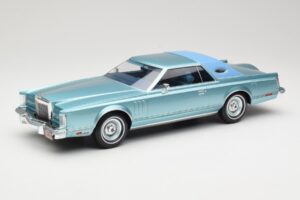Lincoln Continental Mark V Blue Metallic MCG 1:18 MCG18369 Pressofusione