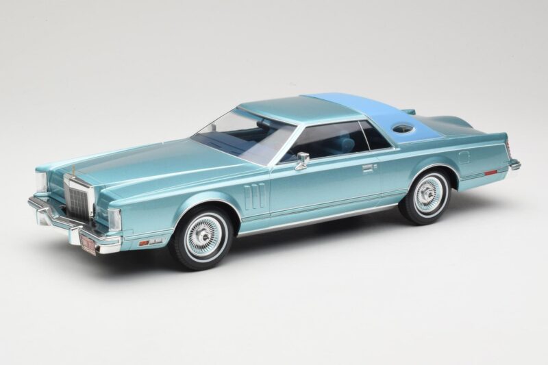 Lincoln Continental Mark V Blue Metallic MCG 1:18 MCG18369 Pressofusione