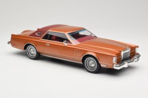 Lincoln Continental Mark V Crystal Apricot Metallic MCG 1:18 MCG18370 Pressofusione — immagine 4 di 6