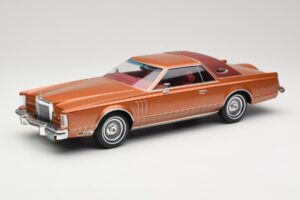 Lincoln Continental Mark V Crystal Apricot Metallic MCG 1:18 MCG18370 Pressofusione