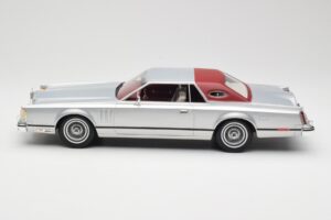 Lincoln Continental Mark V Coupe Argento BoS Models 1:18 BOS084 Resina — immagine 3 di 6