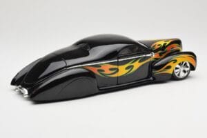 Lincoln Zephyr Scrape Custom Nero con Fiamme Hot Wheels 1:18 57319 Pressofusione — immagine 3 di 8