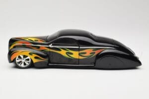 Lincoln Zephyr Scrape Custom Nero con Fiamme Hot Wheels 1:18 57319 Pressofusione — immagine 4 di 8
