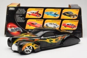 Lincoln Zephyr Scrape Custom Nero con Fiamme Hot Wheels 1:18 57319 Pressofusione — immagine 8 di 8
