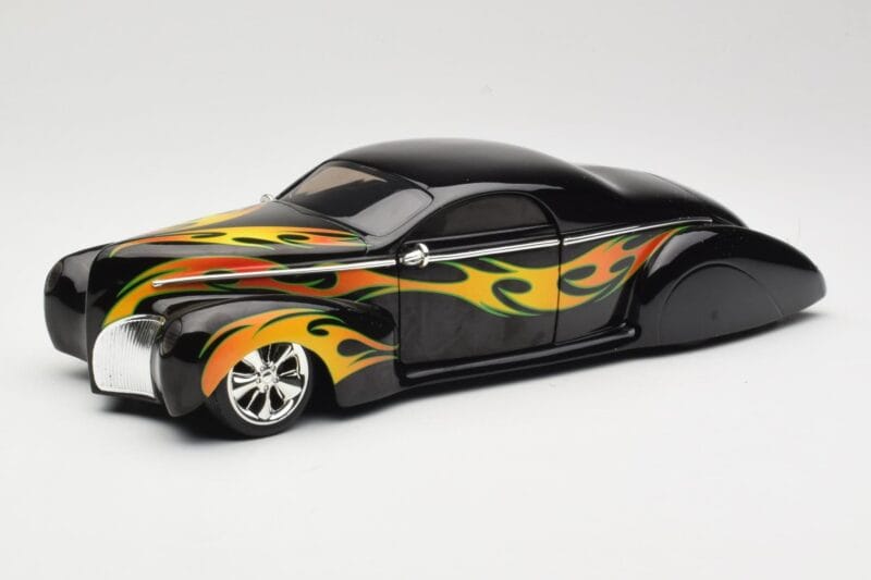 Lincoln Zephyr Scrape Custom Nero con Fiamme Hot Wheels 1:18 57319 Pressofusione