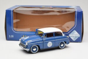 Lloyd Alexander TS #234 Blu Revell 1:18 08463 Pressofusione — immagine 8 di 8