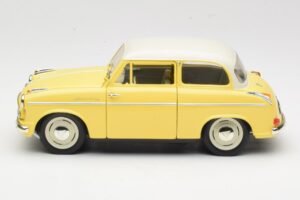 Lloyd Alexander TS Giallo Revell 1:18 08958 Pressofusione — immagine 4 di 8