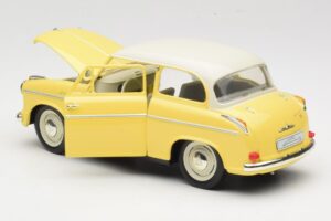 Lloyd Alexander TS Giallo Revell 1:18 08958 Pressofusione — immagine 5 di 8