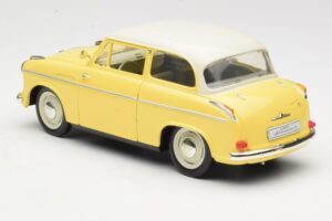 Lloyd Alexander TS Giallo Revell 1:18 08958 Pressofusione — immagine 7 di 8