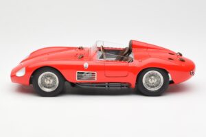 Maserati 300S Rosso CMC 1:18 M-105 Pressofusione — immagine 3 di 6