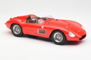 Maserati 300S Rosso CMC 1:18 M-105 Pressofusione — immagine 4 di 6