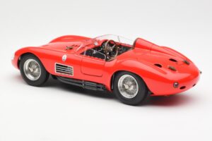 Maserati 300S Rosso CMC 1:18 M-105 Pressofusione — immagine 5 di 6