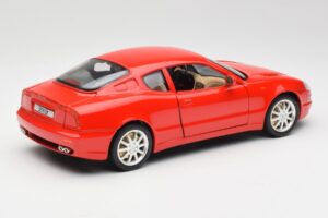 Maserati 3200 GT Rosso Bburago 1:18 3341 Pressofusione — immagine 3 di 8
