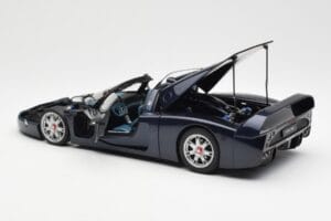 Maserati MC12 Road Car Blu Metallic AUTOart 1:18 75802 Pressofusione — immagine 5 di 8