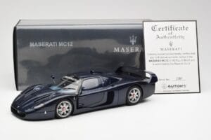 Maserati MC12 Road Car Blu Metallic AUTOart 1:18 75802 Pressofusione — immagine 8 di 8