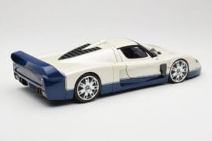 Maserati MC12 Bianco Blu Hot Wheels 1:18 G7158 Pressofusione — immagine 3 di 8