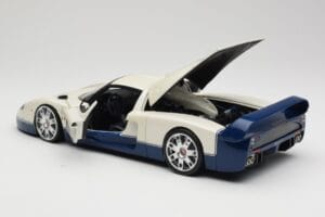 Maserati MC12 Bianco Blu Hot Wheels 1:18 G7158 Pressofusione — immagine 5 di 8