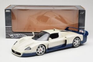 Maserati MC12 Bianco Blu Hot Wheels 1:18 G7158 Pressofusione — immagine 8 di 8