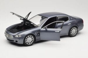 Maserati Quattroporte Blue Metallic Hot Wheels 1:18 B7003 Pressofusione — immagine 2 di 8