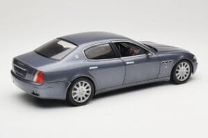 Maserati Quattroporte Blue Metallic Hot Wheels 1:18 B7003 Pressofusione — immagine 3 di 8