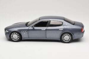 Maserati Quattroporte Blue Metallic Hot Wheels 1:18 B7003 Pressofusione — immagine 4 di 8