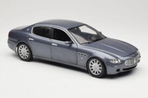 Maserati Quattroporte Blue Metallic Hot Wheels 1:18 B7003 Pressofusione — immagine 6 di 8