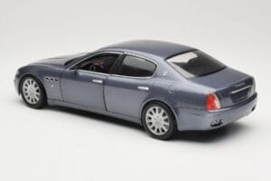Maserati Quattroporte Blue Metallic Hot Wheels 1:18 B7003 Pressofusione — immagine 7 di 8