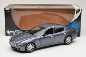 Maserati Quattroporte Blue Metallic Hot Wheels 1:18 B7003 Pressofusione — immagine 8 di 8