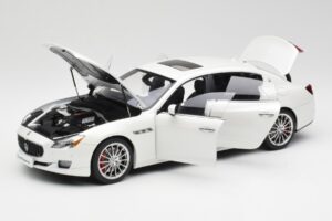 Maserati Quattroporte VI GTS Alpine Bianco AUTOart 1:18 75808 Pressofusione — immagine 2 di 8