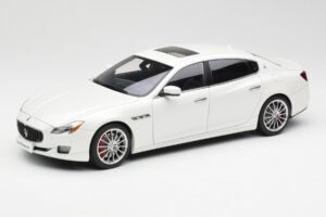 Maserati Quattroporte VI GTS Alpine Bianco AUTOart 1:18 75808 Pressofusione