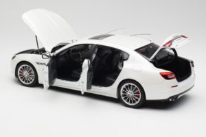 Maserati Quattroporte VI GTS Alpine Bianco AUTOart 1:18 75808 Pressofusione — immagine 5 di 8
