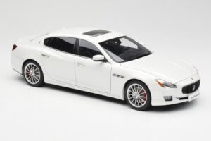 Maserati Quattroporte VI GTS Alpine Bianco AUTOart 1:18 75808 Pressofusione — immagine 6 di 8