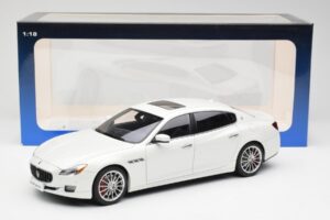 Maserati Quattroporte VI GTS Alpine Bianco AUTOart 1:18 75808 Pressofusione — immagine 8 di 8