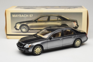 Maybach 57 SWB Caspian Black Himalayas Grey AUTOart 1:18 76151 Pressofusione — immagine 9 di 9
