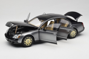 Maybach 57 SWB Caspian Black Himalayas Grey AUTOart 1:18 76151 Pressofusione — immagine 2 di 9