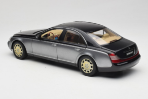 Maybach 57 SWB Caspian Black Himalayas Grey AUTOart 1:18 76151 Pressofusione — immagine 7 di 9