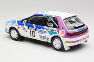 Mazda 323 GTX #10 T. Makinen / S. Harjanne 1000 Lakes Rally 1991 Otto 1:18 OT1099 Resina — immagine 5 di 6