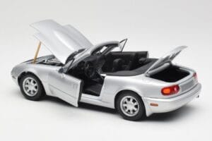 Mazda MX-5 Miata NA Highlight Argento Gate 1:18 1015 Pressofusione — immagine 5 di 8
